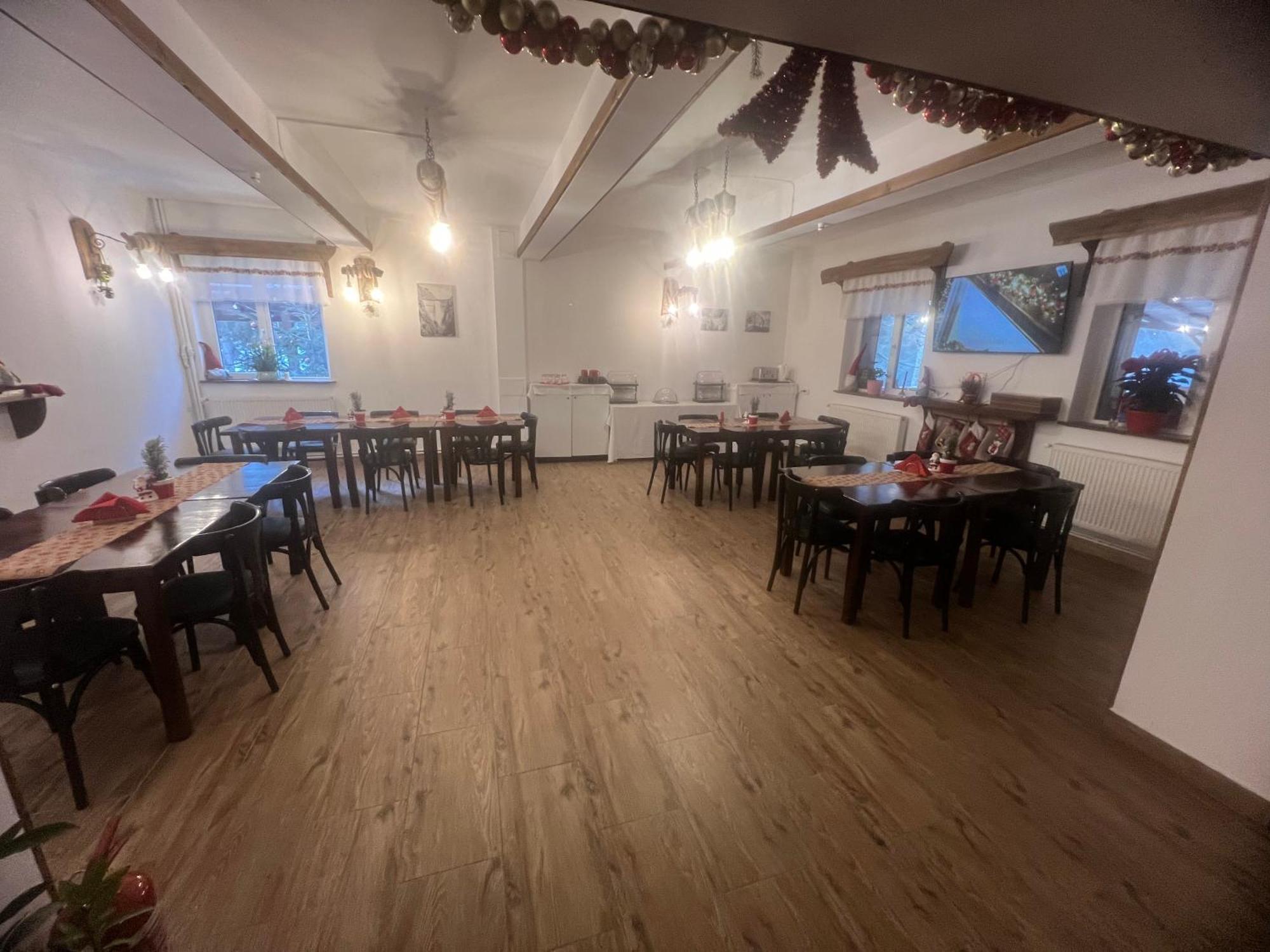 Barlogul Din Vidraru Hotel Curtea de Argeş Buitenkant foto