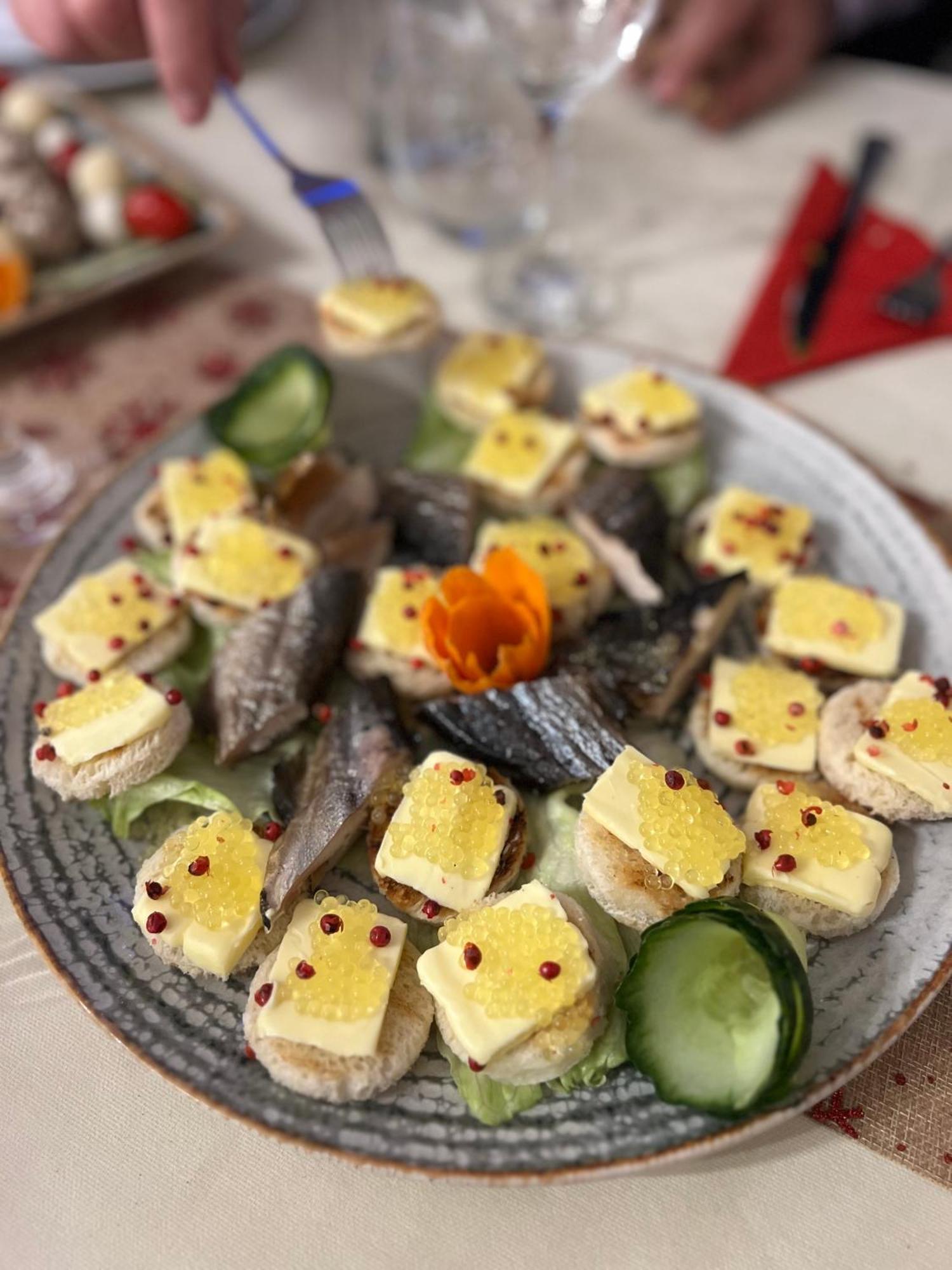 Barlogul Din Vidraru Hotel Curtea de Argeş Buitenkant foto