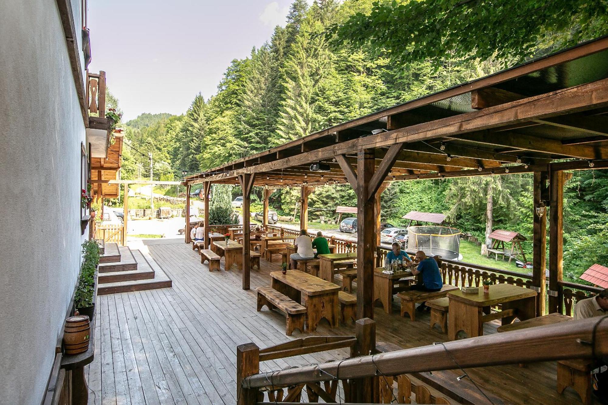 Barlogul Din Vidraru Hotel Curtea de Argeş Buitenkant foto