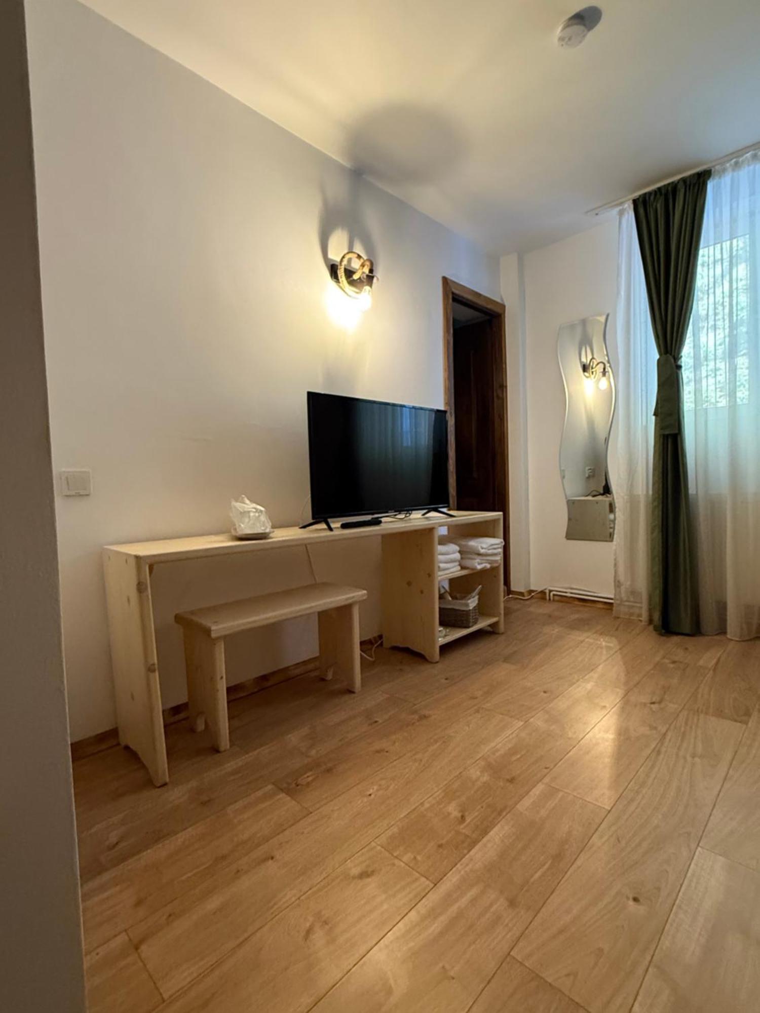 Barlogul Din Vidraru Hotel Curtea de Argeş Buitenkant foto